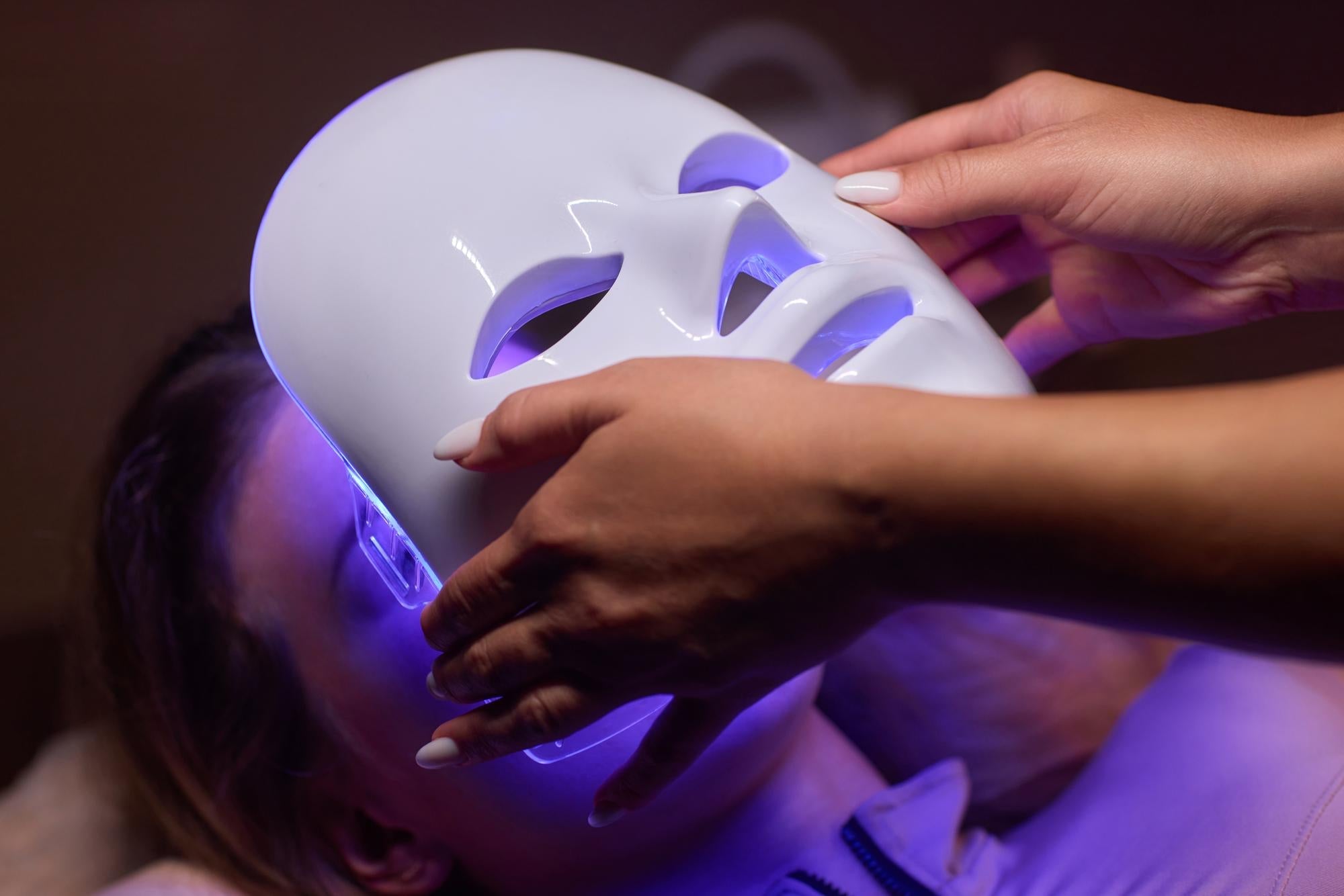 Comparison of the Best LED Light Therapy Masks